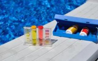 Как сделать воду в бассейне прозрачной и голубой с химией и без нее Как убрать песок из бассейна с водой